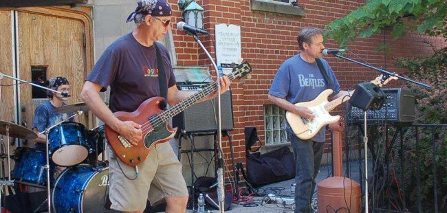 Backtrax at Pop UP Pearl Old Brooklyn is Connected to Great Music!